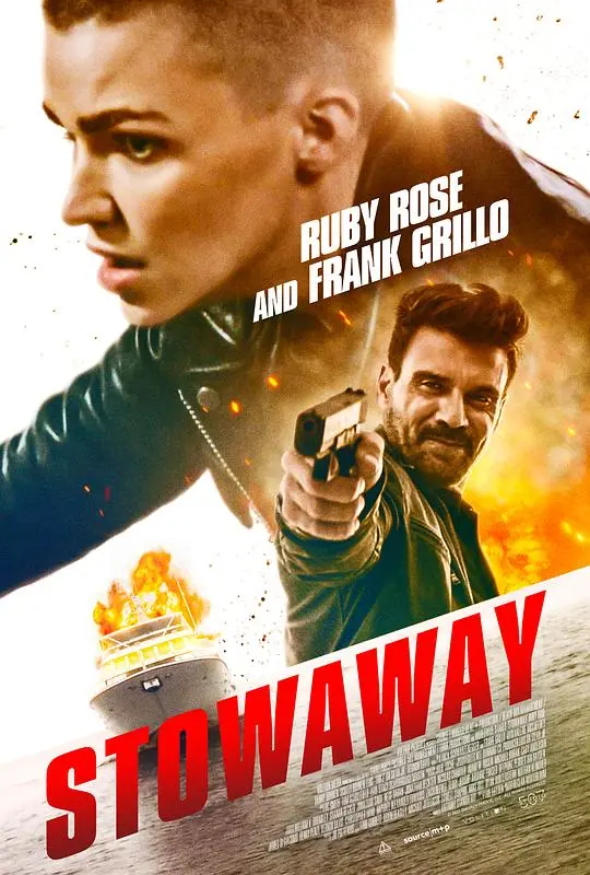 《激战游艇》：海上孤岛生死时速，绝境中的男人史诗与极限生存